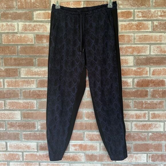 Athleta Brooklyn Jogger Pants Women’s 8 Blue Black Snakeskin Print - Picture 2 of 10